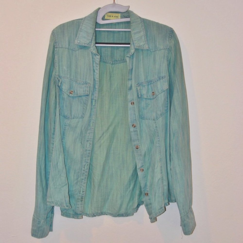 Cloth & Stone (Anthropologie) Blue Fitted Button Down M